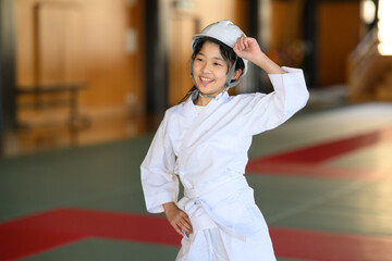 空手着の女の子　安全第一と鉄壁の防御