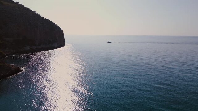 Vista a&eacute;rea de Canyamel en Mallorca con playas de arena dorada y costa mediterr&aacute;nea