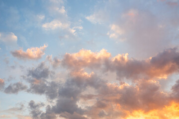 Soft Sunset Clouds Creating a Calm Evening Sky