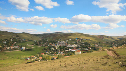 Obraz premium Aerial view of Persembe Plateau with meanders and traditional houses in Ordu,Turkey 