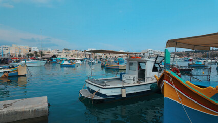 Obraz premium Marsaxlokk Fisherman’s Village in Malta on sunny day