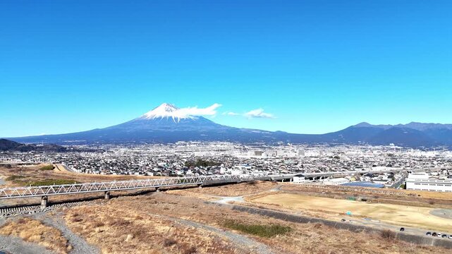 富士山と東海道新幹線と富士川の風景│Mt. Fuji and Shinkansen crossing Fuji River
