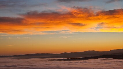 Obraz premium breathtaking view of a colorful springtime sunrise