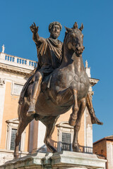Obraz premium Medium shot of the equestrian statue of Marcus Aurelius, in the Piazza del Campidoglio, Rome, italy