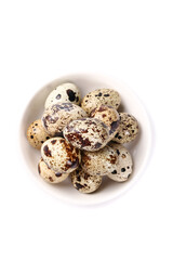 Obraz premium Fresh Quail Eggs in Bowl - High Protein Gourmet Food Ingredient with Natural Speckled Shells