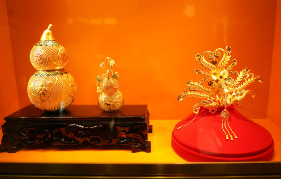 Traditional Gold Gourds and Phoenix Crown Display, Asian Craftsmanship