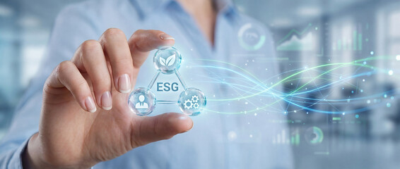 Obraz premium ESG Icon in Hand for Sustainable and Ethical Business Network