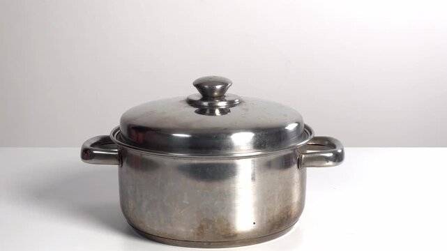 Video with real sound effect of Metal pot lid closing.