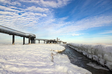Im Eis gefangen - Seebr&uuml;cke Koserow