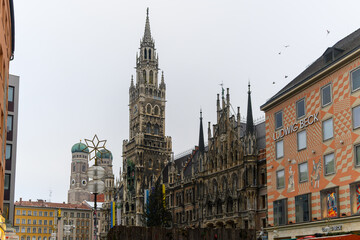 Obraz premium Marienplatz , Catedral y Ayuntamiento de Munich 