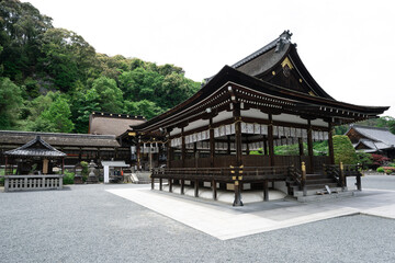 松尾大社 拝殿と本殿