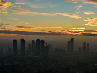 Fototapeta premium Sunset Over Burnaby Skyline: High Rise Buildings Frame A Golden Horizon Over The City