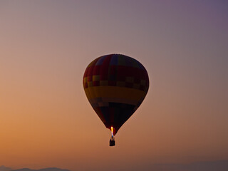 Fototapeta premium Thailand Beautiful landscape with hot air balloons floating above the valleys at sunrise