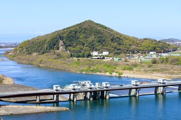 犬山市、犬山城の天守から眺める伊木山と木曽川