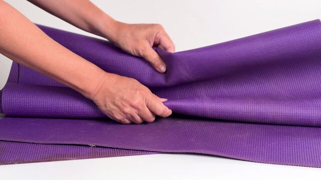 Video with real sound effect of Rubber mat rubbing.