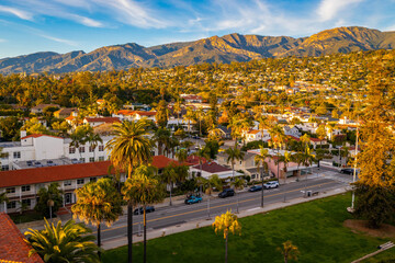 Obraz premium Scenic Santa Barbara City View at Golden Sunset from Historic Courthouse California