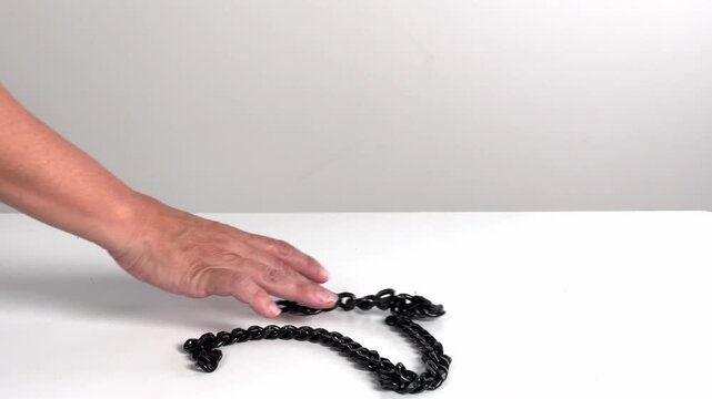 Video with real sound effect of  Chain dragging.