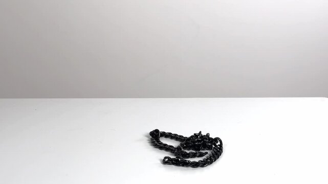 Video with real sound effect of Chain dropping