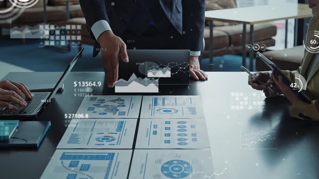 ビジネス、マーケティング、経営、戦略、データ、グラフ、分析、企業、金融、経済、人材、グループ、チームワーク、協力、サポート、ビジネスパーソン、ビジネスマン、会議、ミーティング、相談、面談、オフィス、マネジメント、管理、業務、事務、投資、資産運用、マネー、コスト、未来、テクノロジー、テック、DX、デジタル、トランスフォーメーション、IT、AI、システム、ソフトウェア、ツール、ネットワーク、証券会社、