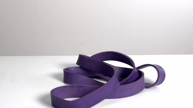 Video with real sound effect of  Rubber band snap