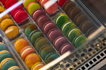 Naklejka premium A display case of assorted colored macarons