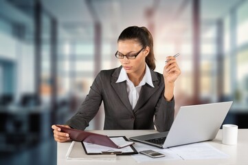 Fototapeta premium Focused young business worker working on laptop