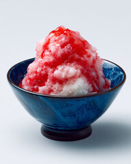 藍色の器が映える和風いちごかき氷
