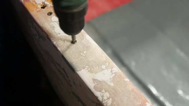 Drilling phillips screw into fiberglass boat gunwale