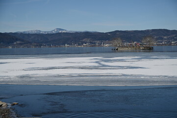 凍結した諏訪湖