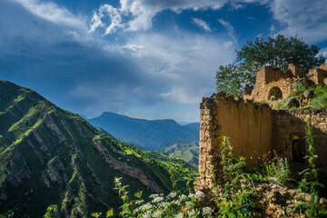 Fototapeta premium Ancient Ruins and Green Mountains