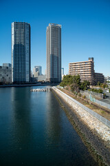 辰巳運河と高層マンション