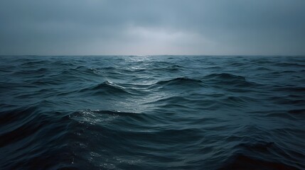 Obraz premium A vast dark ocean under a moody cloudy sky with powerful rough waves reaching the horizon