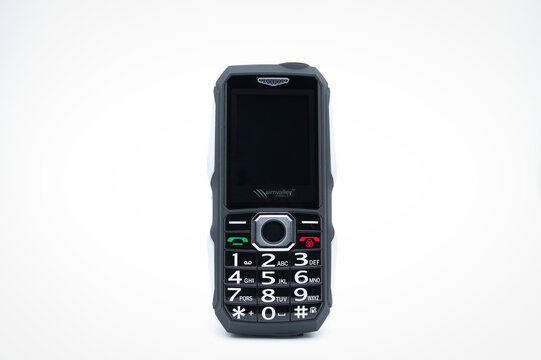 Ein Simvalley Mobile Baustellenhandy, Mobiltelefon
Modell XT-400 vor weissem Hintergrund