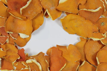 Naklejka premium Orange peel frame with empty center on white background 