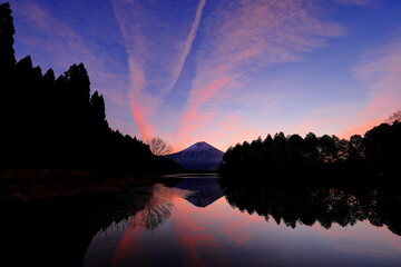 田貫湖からの富士山と朝焼け