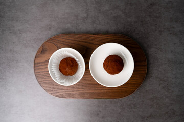 두쫀쿠, 두바이 쫀득 쿠키와 우드 트레이 한국 디저트