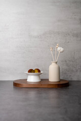 두쫀쿠, 두바이 쫀득 쿠키와 우드 트레이, 한국 디저트 정물 배경화면