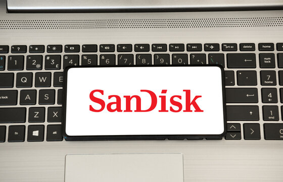 Sandisk logo on a smartphone screen. Link&ouml;ping, &Ouml;ster&ouml;gltnad, Sweden 01-27-2026.
