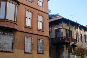 Obraz premium Old building along via Guerrazzi in Milan, Italy