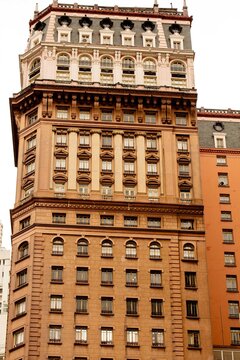 Pr&eacute;dios, edif&iacute;cios com janela e vidra&ccedil;a da cidade de S&atilde;o Paulo.  