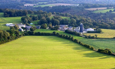 la campagne Bretonne de Gou&eacute;zec &agrave; Spezet vu de montgolfi&egrave;re en Finist&egrave;re France