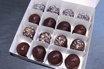 Bunte Auswahl von Mohrenk&ouml;pfen