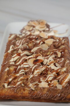 Gauffres avec chocolat et amandes au dessert