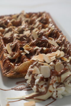 Gauffres d&eacute;licieuses avec cr&egrave;me et chocolat