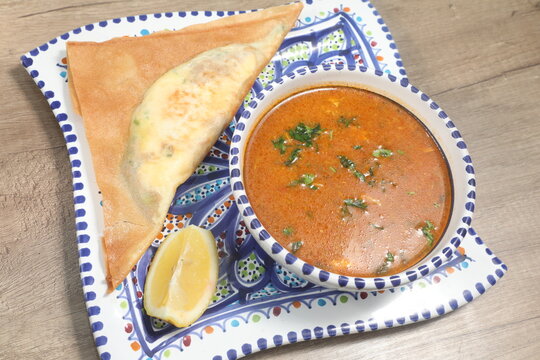 Plats tunisiens au restaurant &agrave; Tunis