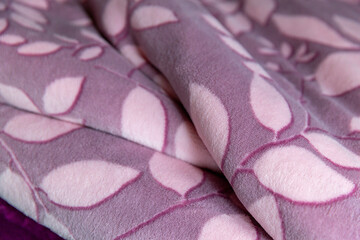 Weiche Bettw&auml;sche liegt locker aufeinander