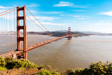 Fototapeta premium Panoramic view of the Golden Gate Bridge connecting to the Marin Headlands in San Francisco