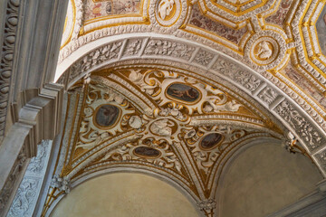 Obraz premium Venice, Italy; Jun 6 2024: Ornate golden stucco decoration on Doge's Palace ceiling.