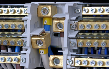 Connecting the electrical module using copper electrical insulated wires. 