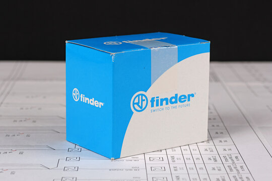 Finder equipment in cardboard packaging on an electronic digram during the assembly of the electrical control panel.